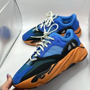 Deadstock Yeezy Boost 700 ‘Bright Blue’ SZ 10.5